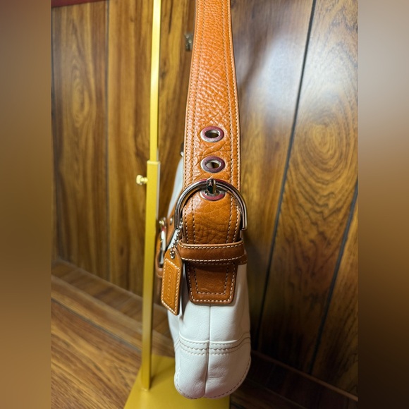 Coach Soho White and Tan Leather Shoulder Bag - Picture 4 of 12